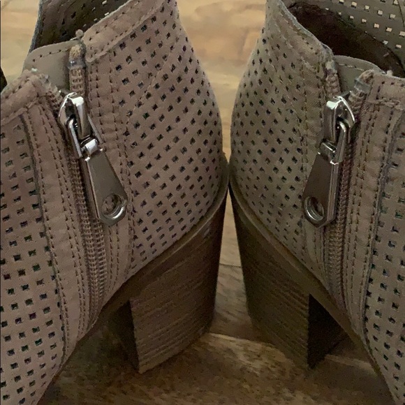 Dolce Vita Women’s Booties - Picture 4 of 7